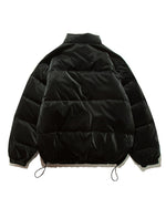 厚手のスタンドカラーダウンジャケット