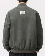 カジュアルなダメージ加工のベースボールジャケット