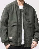 カジュアルなダメージ加工のベースボールジャケット