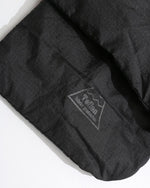 カジュアルな軽量ダウンジャケット