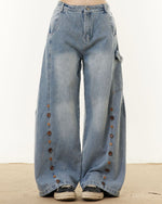 ボタン刺繍ジーンズ