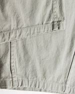 ゆったりとしたカジュアルパンツ