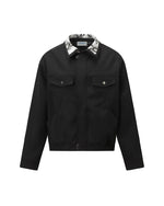 シンプルで多用途なジャケット