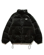 厚手のスタンドカラーダウンジャケット