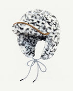 ヒョウ柄の暖かい帽子