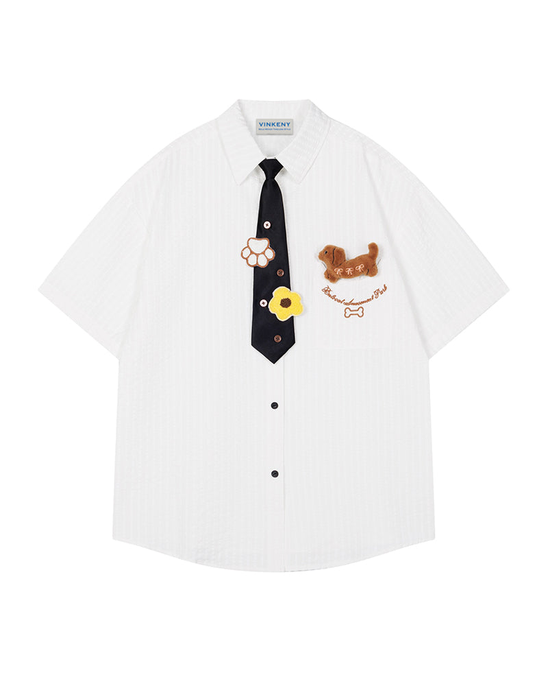 シンプルでゆったりとした半袖シャツ