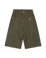 ゆったりとしたカジュアルなカーゴショーツ