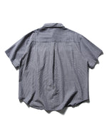 カジュアルなストライプの半袖シャツ