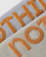 シンプルな刺繍の半袖