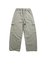 ゆったりとしたカジュアルパンツ