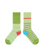 カラフルなパッチワークのオールマッチストライプソックス