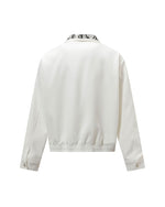 シンプルで多用途なジャケット