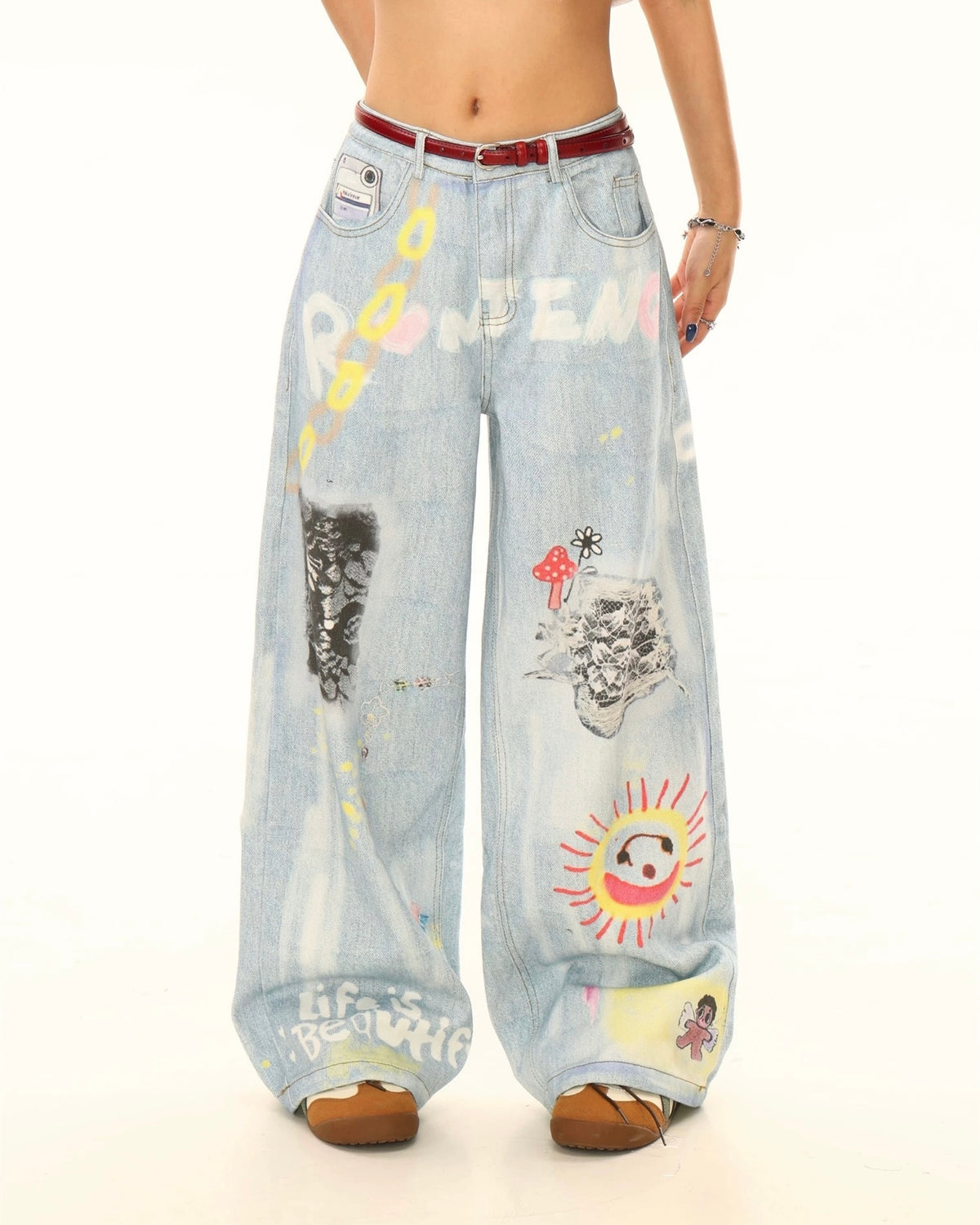 シンプルなウォッシュドジーンズ