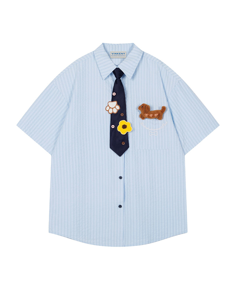 シンプルでゆったりとした半袖シャツ