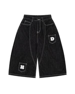 カジュアルなストレートレッグクロップドジーンズ