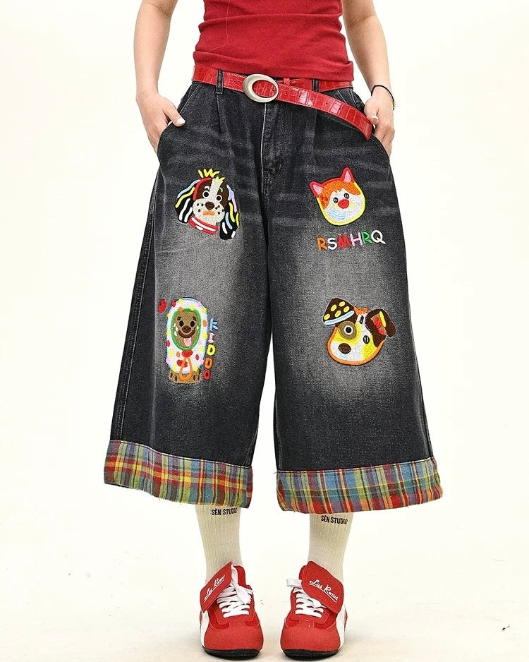 Cartoon embroidered shorts