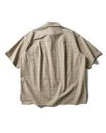 装飾のあるカジュアルな半袖シャツ