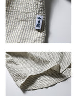 カジュアルなストライプの半袖シャツ