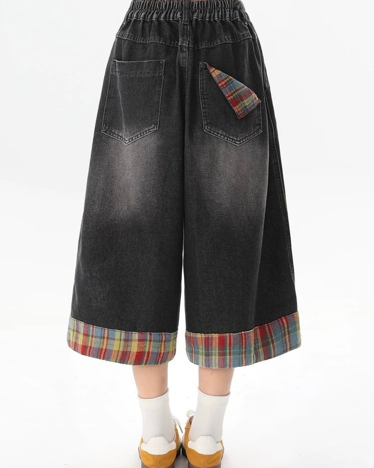 Cartoon embroidered shorts