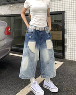 グラデーションの破れたデニムショートパンツ