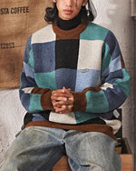 チェック柄のカップルセーター