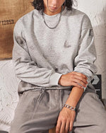 라운드넥 그래피티 스웨트셔츠