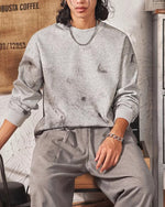 라운드넥 그래피티 스웨트셔츠