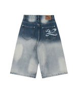 グラデーションの破れたデニムショートパンツ