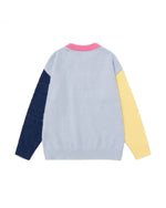 コントラストカラーのゆったりセーター