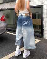 グラデーションの破れたデニムショートパンツ