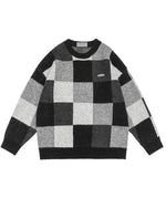 チェック柄のカップルセーター