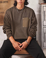 シンプルなクルーネックスウェットシャツ