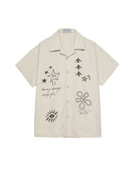 楽しいイラストが描かれた半袖シャツ